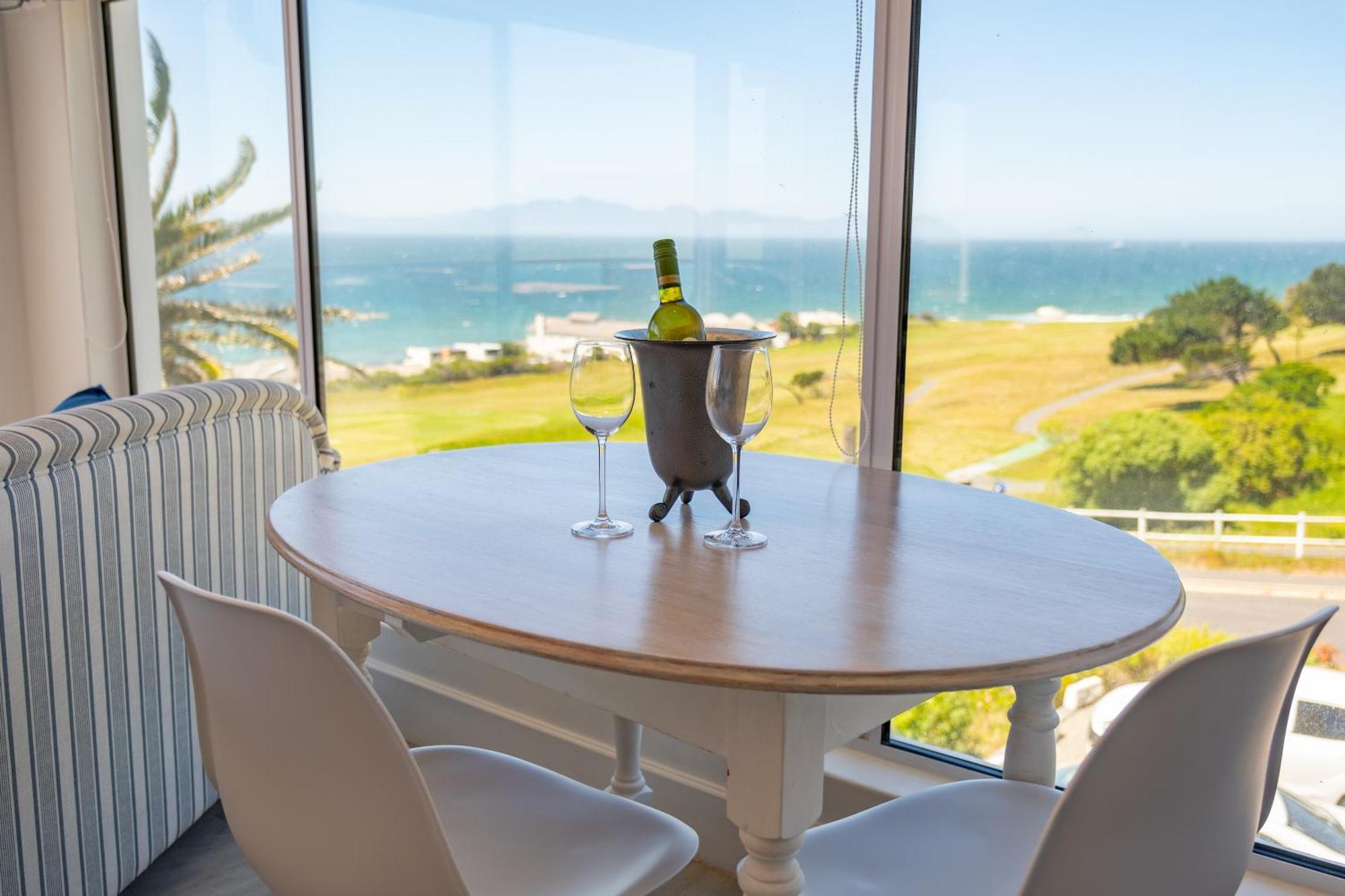 Penguins View Guesthouse Саймонстаун Экстерьер фото